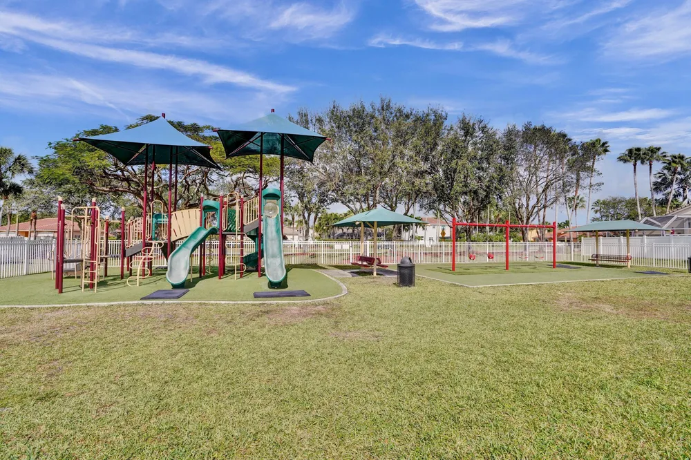 5222 Prairie Dunes Village Circle, Lake Worth Beach, FL 33463