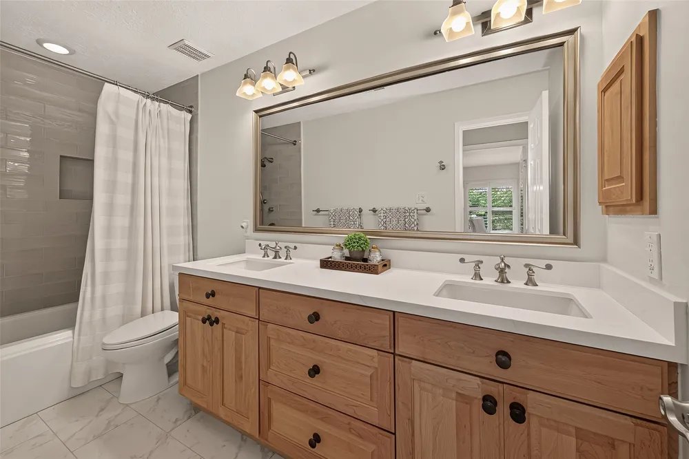 1311 Wickshire Ln, Houston, TX 77043