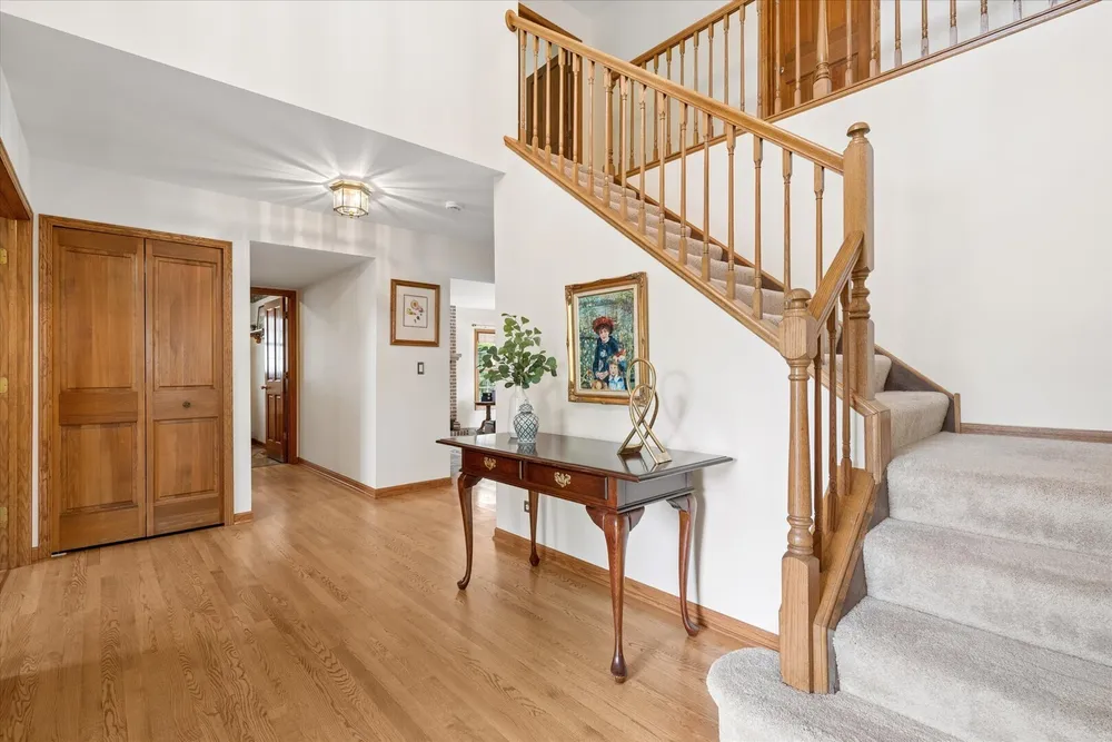 755 Warwick Ct, Lake Zurich, IL 60047