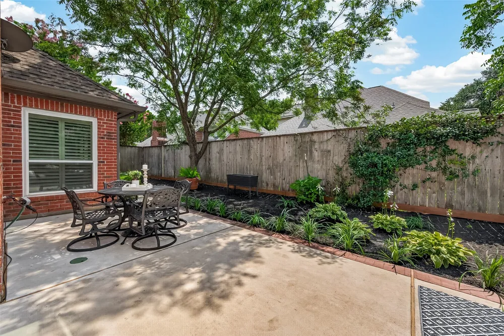 1311 Wickshire Ln, Houston, TX 77043