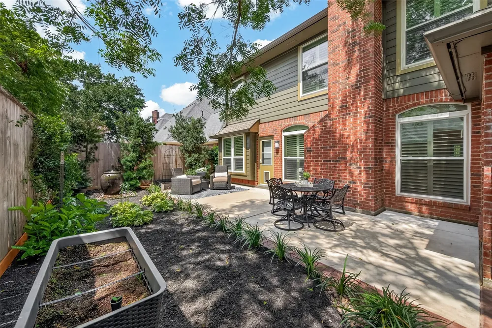 1311 Wickshire Ln, Houston, TX 77043