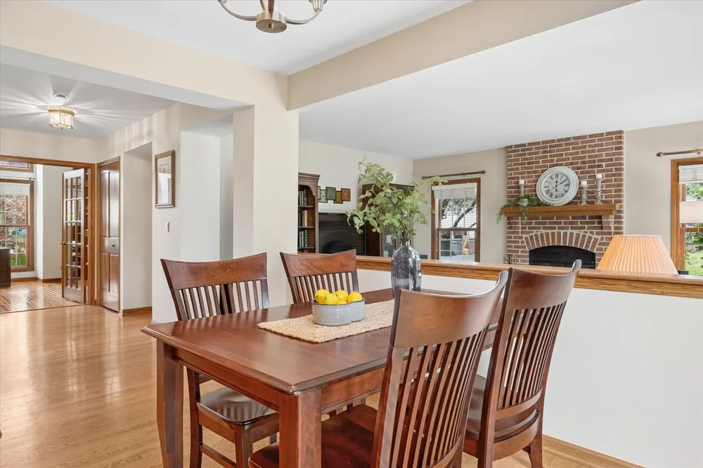 755 Warwick Ct, Lake Zurich, IL 60047