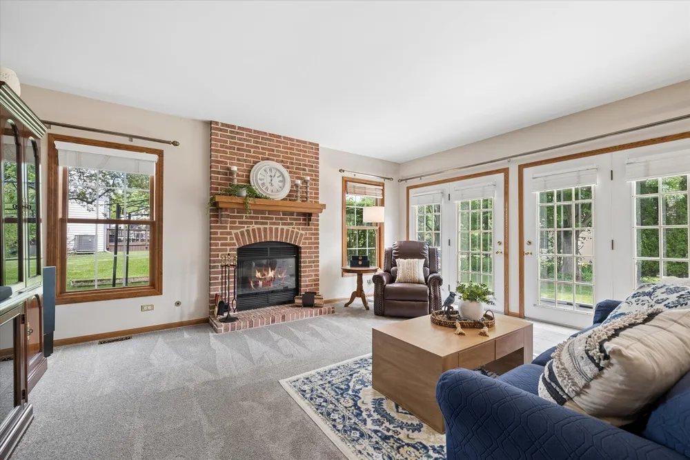 755 Warwick Ct, Lake Zurich, IL 60047