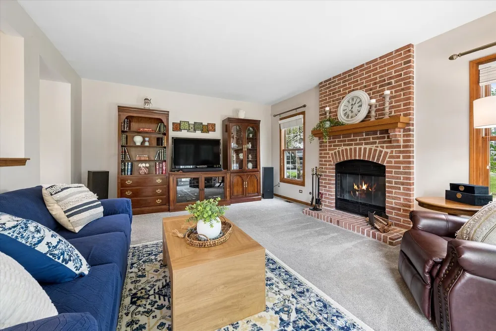 755 Warwick Ct, Lake Zurich, IL 60047