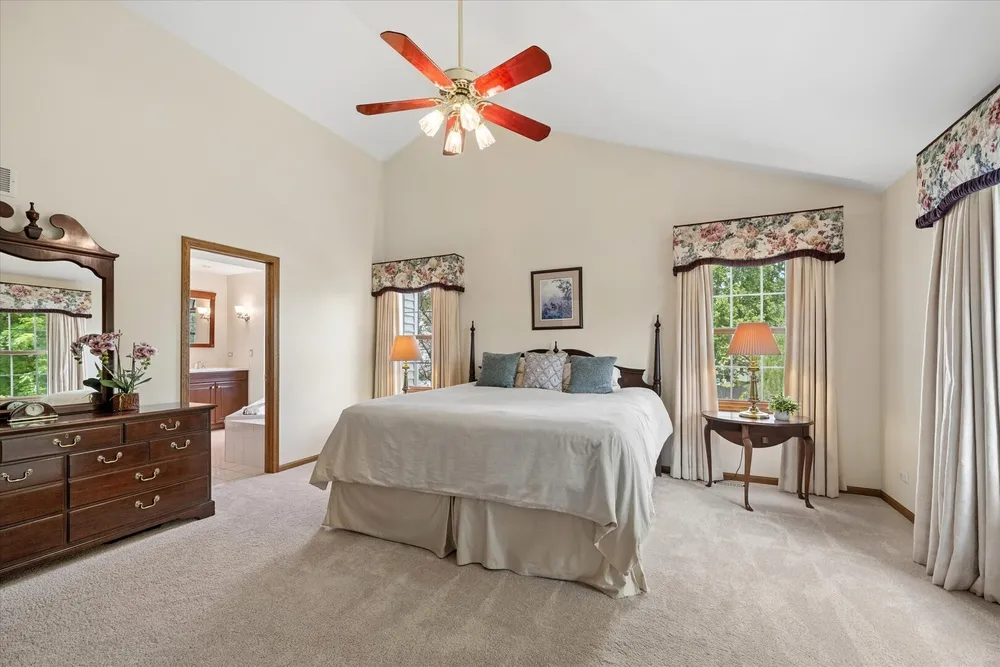 755 Warwick Ct, Lake Zurich, IL 60047
