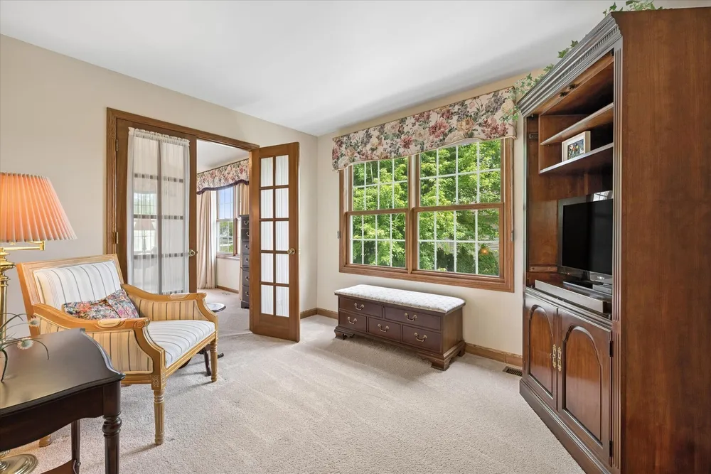 755 Warwick Ct, Lake Zurich, IL 60047