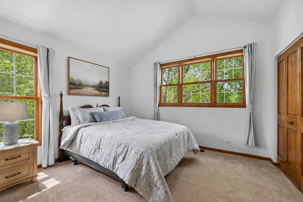 755 Warwick Ct, Lake Zurich, IL 60047