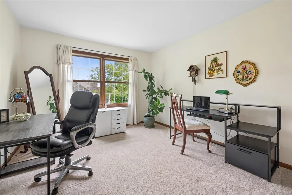 755 Warwick Ct, Lake Zurich, IL 60047