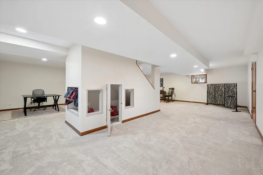 755 Warwick Ct, Lake Zurich, IL 60047