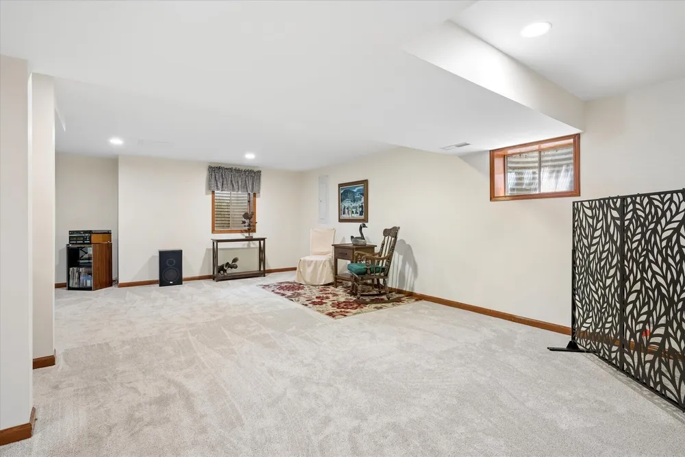 755 Warwick Ct, Lake Zurich, IL 60047
