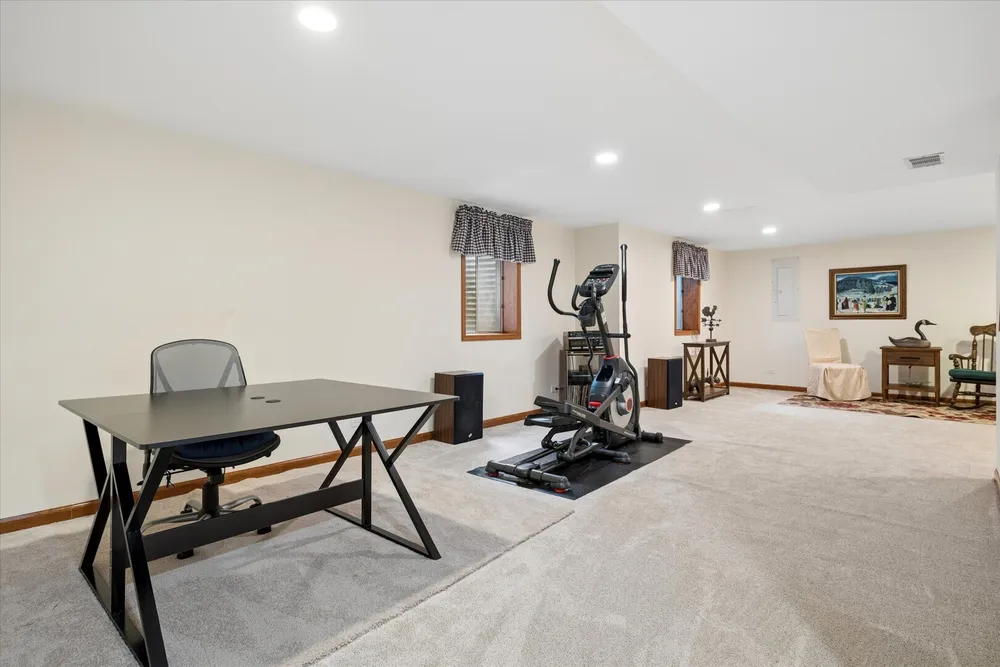 755 Warwick Ct, Lake Zurich, IL 60047