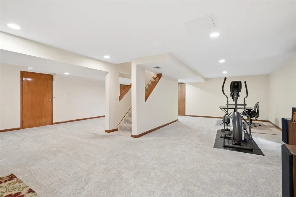 755 Warwick Ct, Lake Zurich, IL 60047
