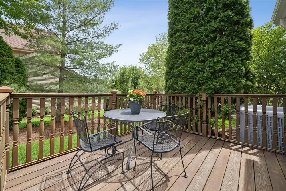 755 Warwick Ct, Lake Zurich, IL 60047