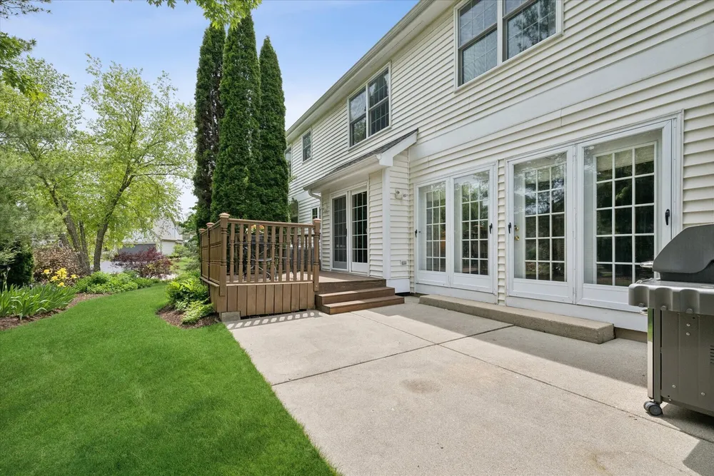 755 Warwick Ct, Lake Zurich, IL 60047