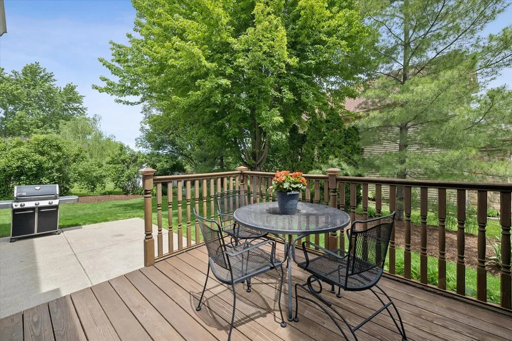 755 Warwick Ct, Lake Zurich, IL 60047