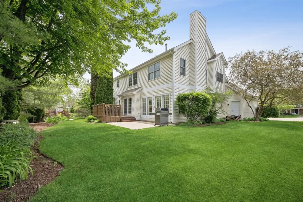755 Warwick Ct, Lake Zurich, IL 60047