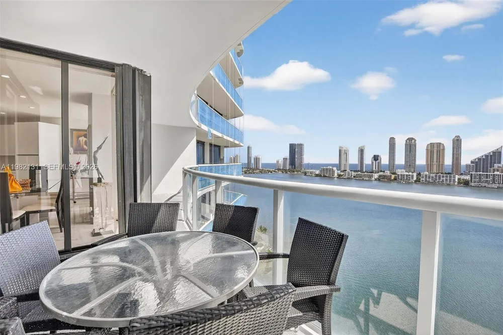 4000 Island Blvd, Aventura, FL 33160