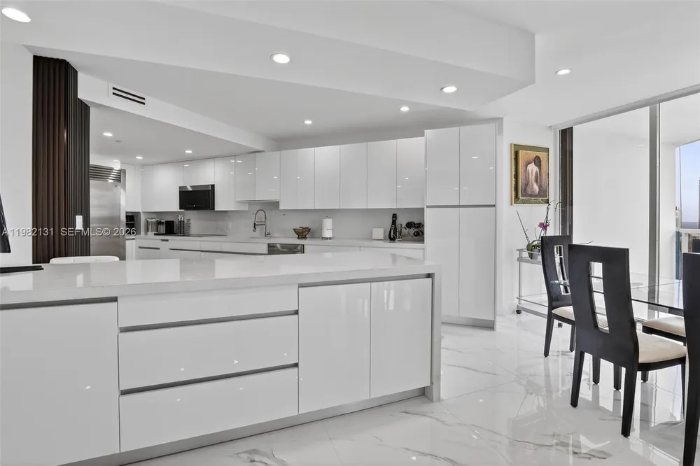 4000 Island Blvd, Aventura, FL 33160