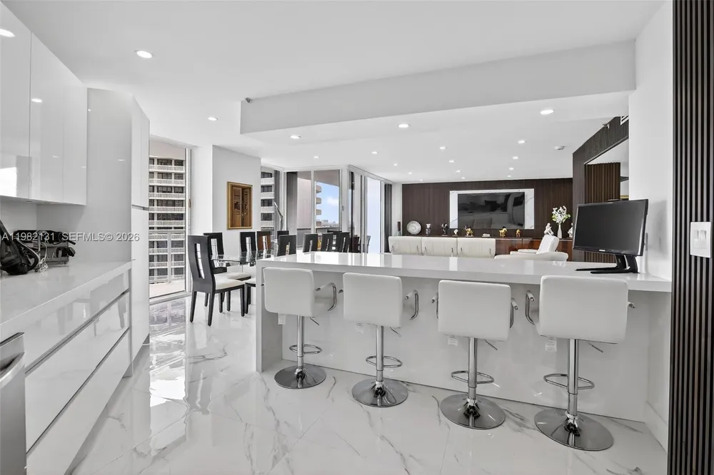 4000 Island Blvd, Aventura, FL 33160