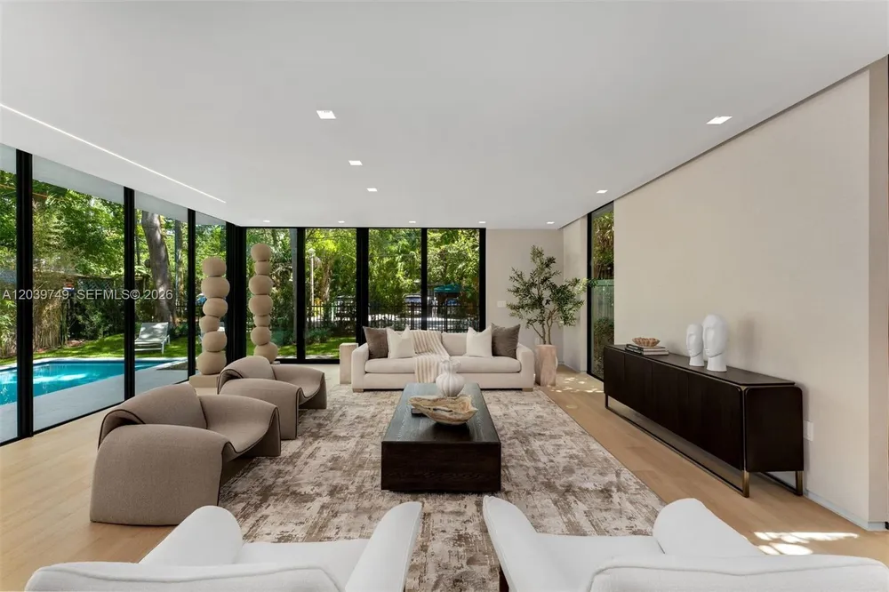 3579 Avocado Ave, Miami, FL 33133
