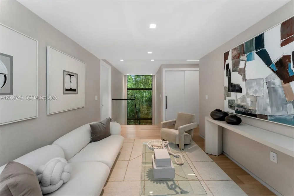 3579 Avocado Ave, Miami, FL 33133