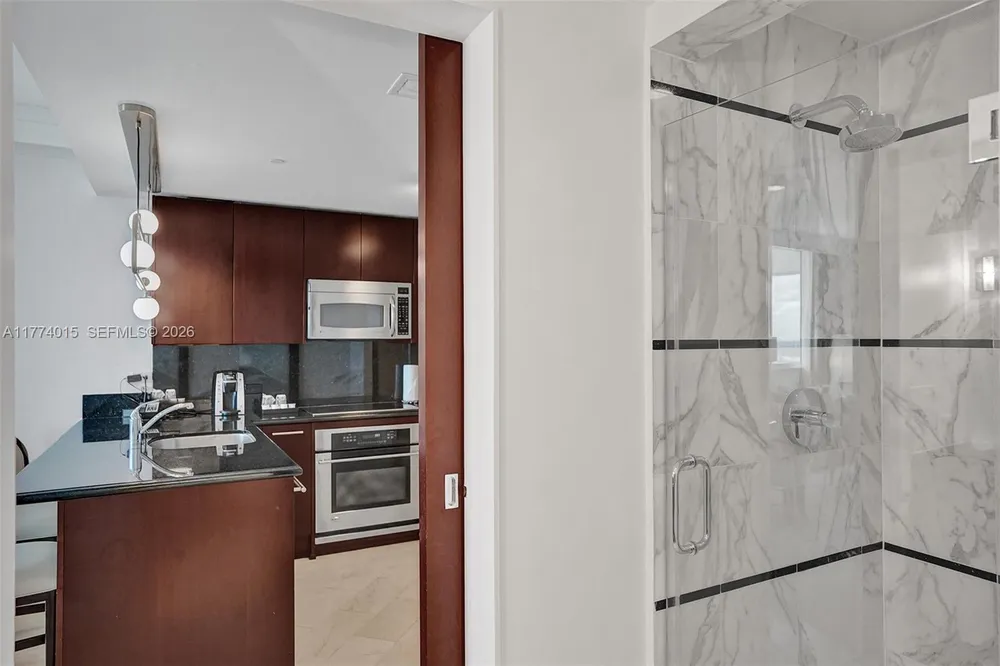 4391 Collins Ave, Miami Beach, FL 33140