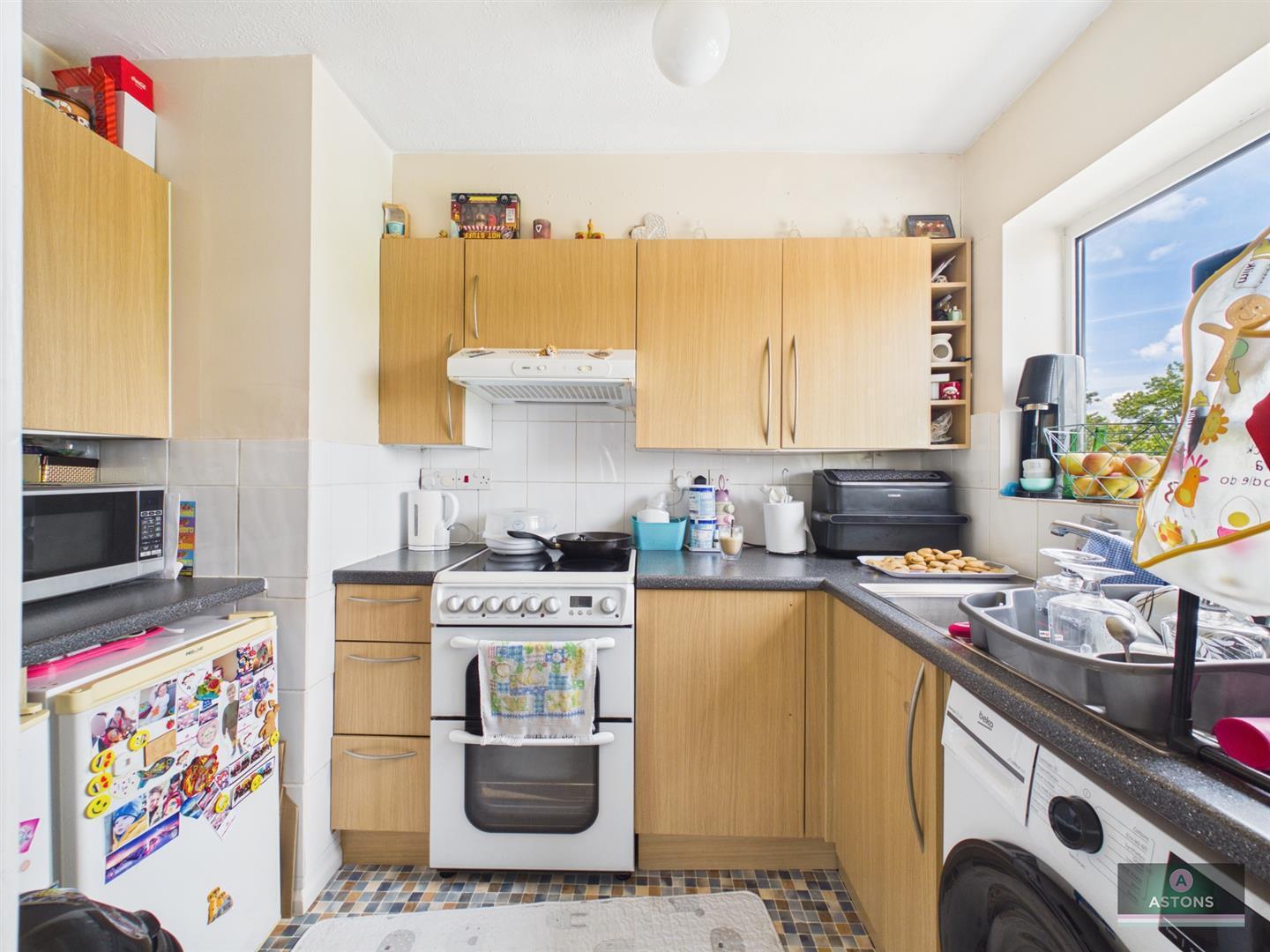 Balcombe Court, Pound Hill Image 2