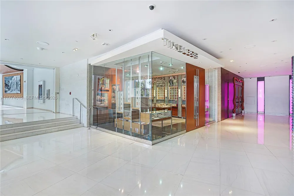 4391 Collins Ave, Miami Beach, FL 33140