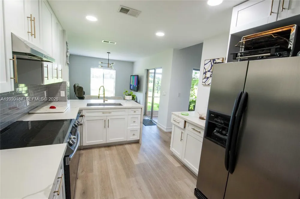 16301 Malibu Dr, Weston, FL 33326