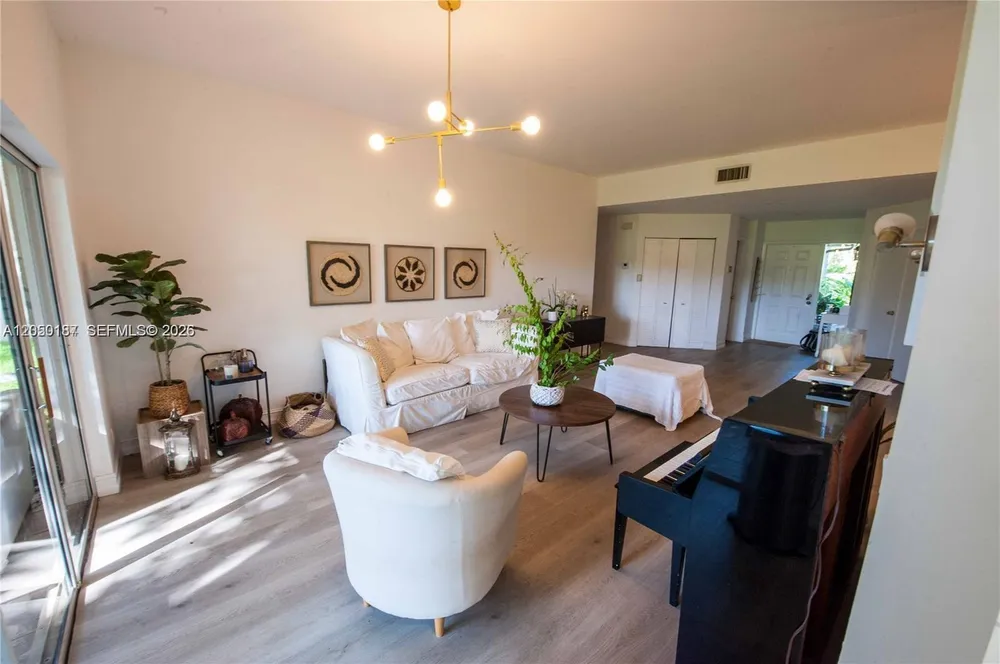 16301 Malibu Dr, Weston, FL 33326