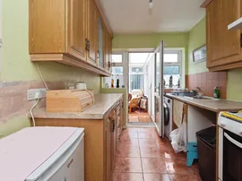 Maple Drive, Beverley thumb 3