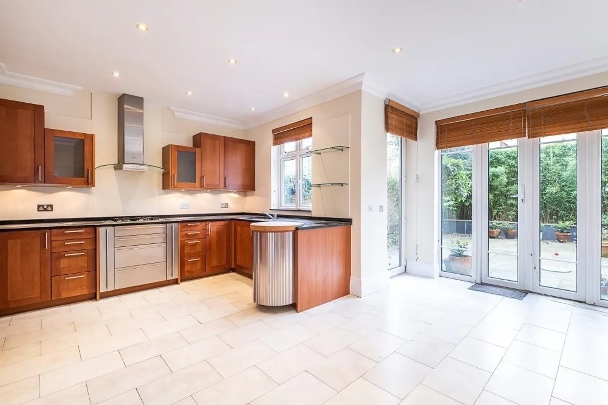 Whitcome Mews Richmond TW9 photo 2