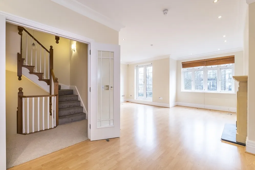 Whitcome Mews Richmond TW9 photo 3