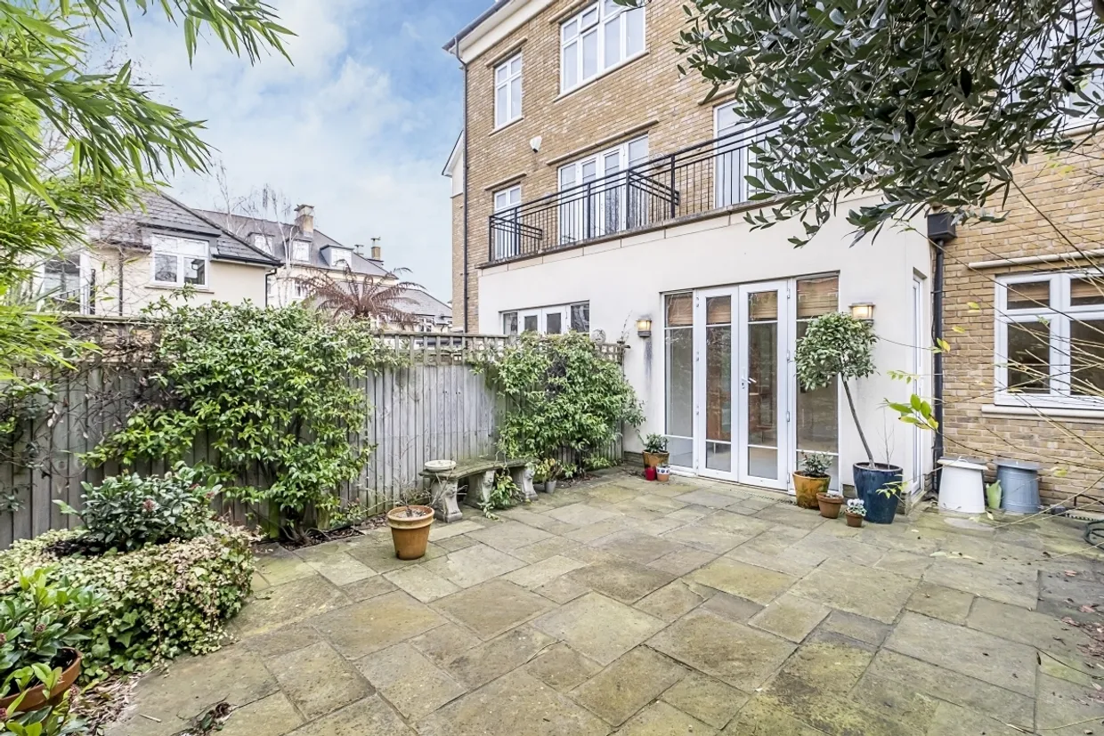 Whitcome Mews Richmond TW9 photo 4