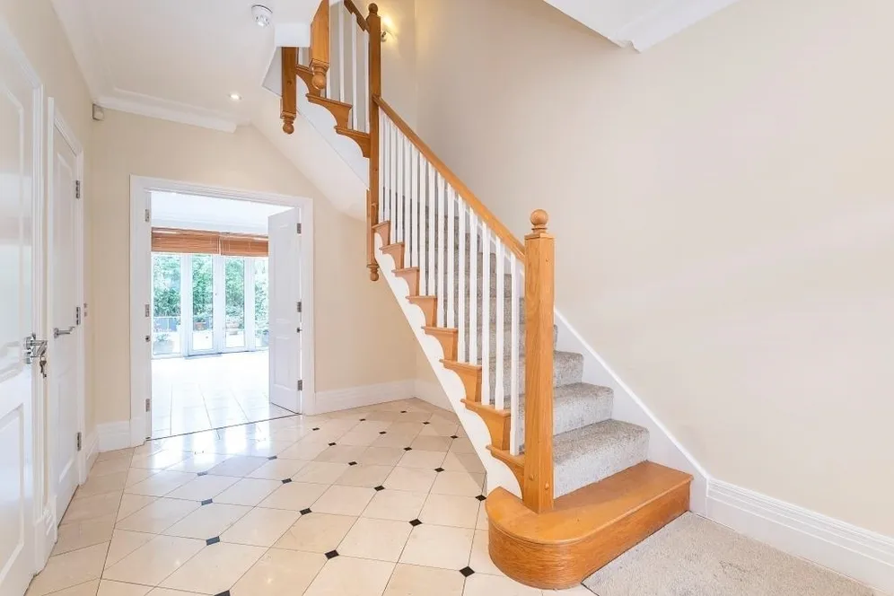 Whitcome Mews Richmond TW9 photo 5