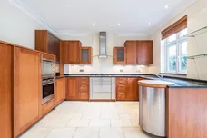 Whitcome Mews Richmond TW9 photo 9