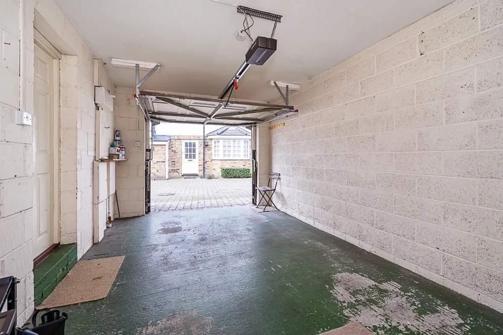 Watermans Mews The Mall W5 (EPC D) photo 11