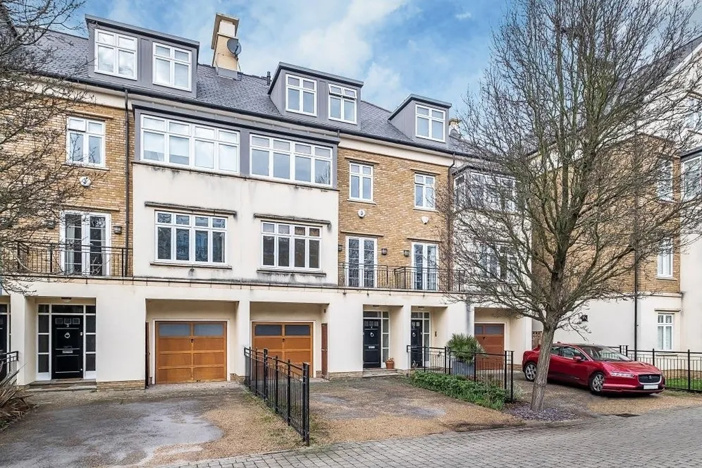 Whitcome Mews Richmond TW9 photo 14