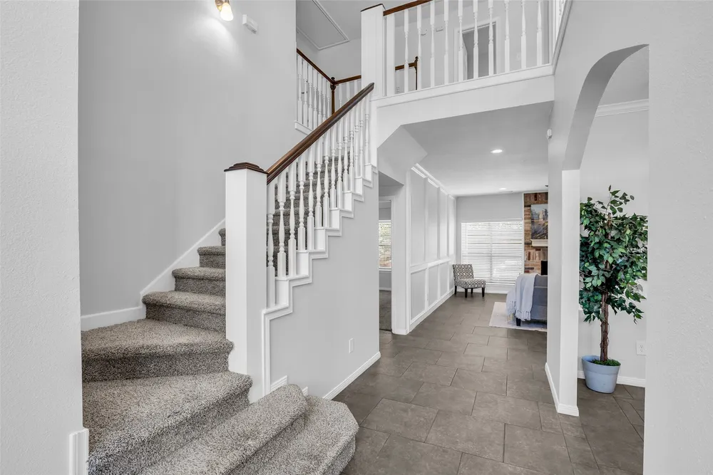 11727 Pecan Creek Dr, Houston, TX 77043