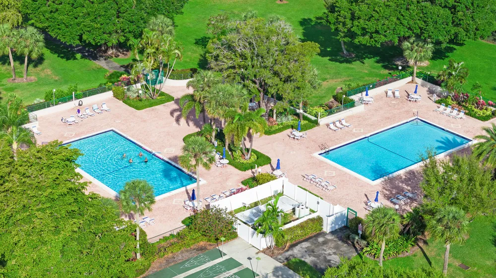 625 Oaks Dr, Pompano Beach, FL 33069