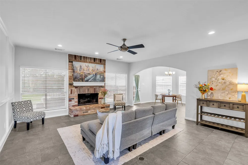11727 Pecan Creek Dr, Houston, TX 77043