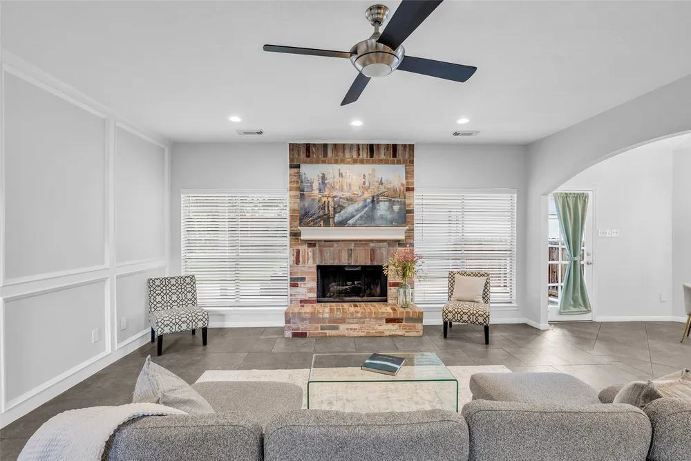 11727 Pecan Creek Dr, Houston, TX 77043