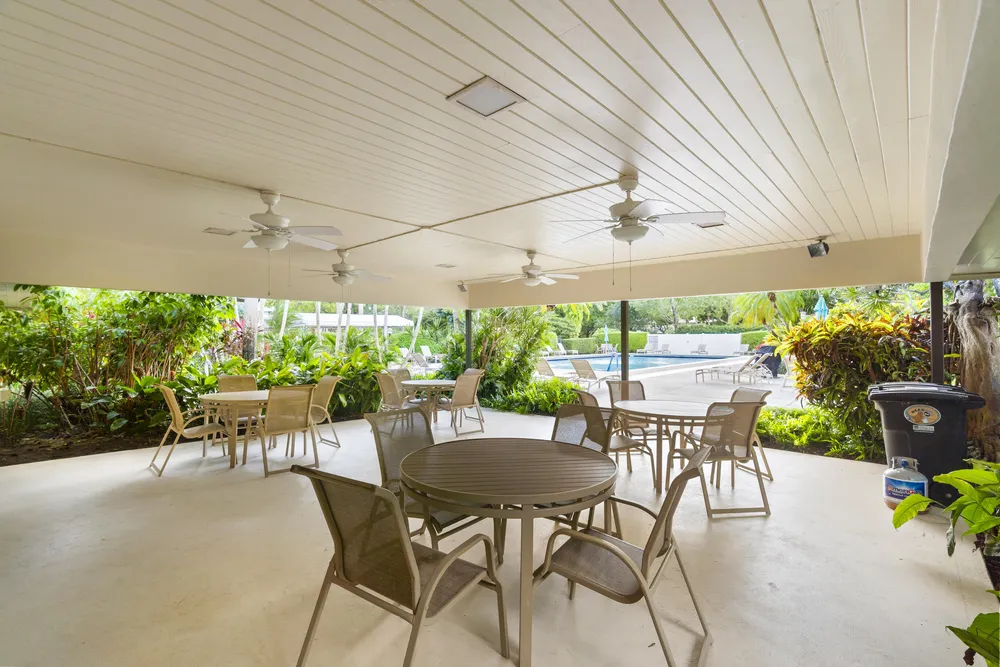 625 Oaks Dr, Pompano Beach, FL 33069
