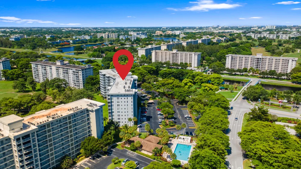 625 Oaks Dr, Pompano Beach, FL 33069