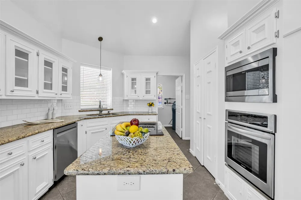 11727 Pecan Creek Dr, Houston, TX 77043