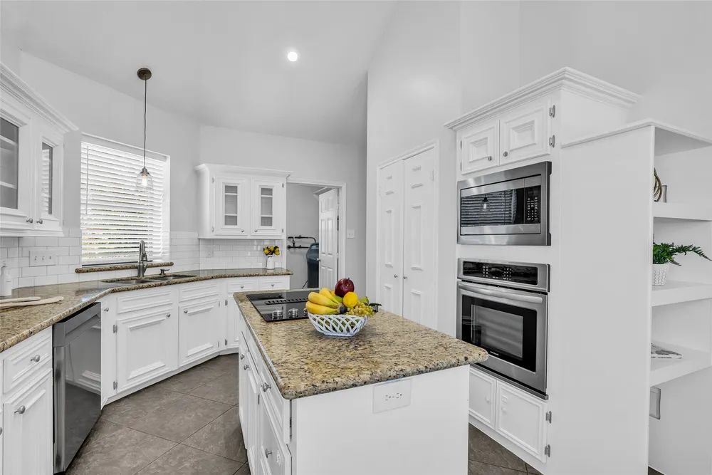 11727 Pecan Creek Dr, Houston, TX 77043