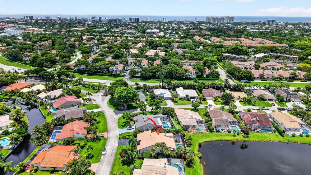 7082 NW 3rd Ave, Boca Raton, FL 33487