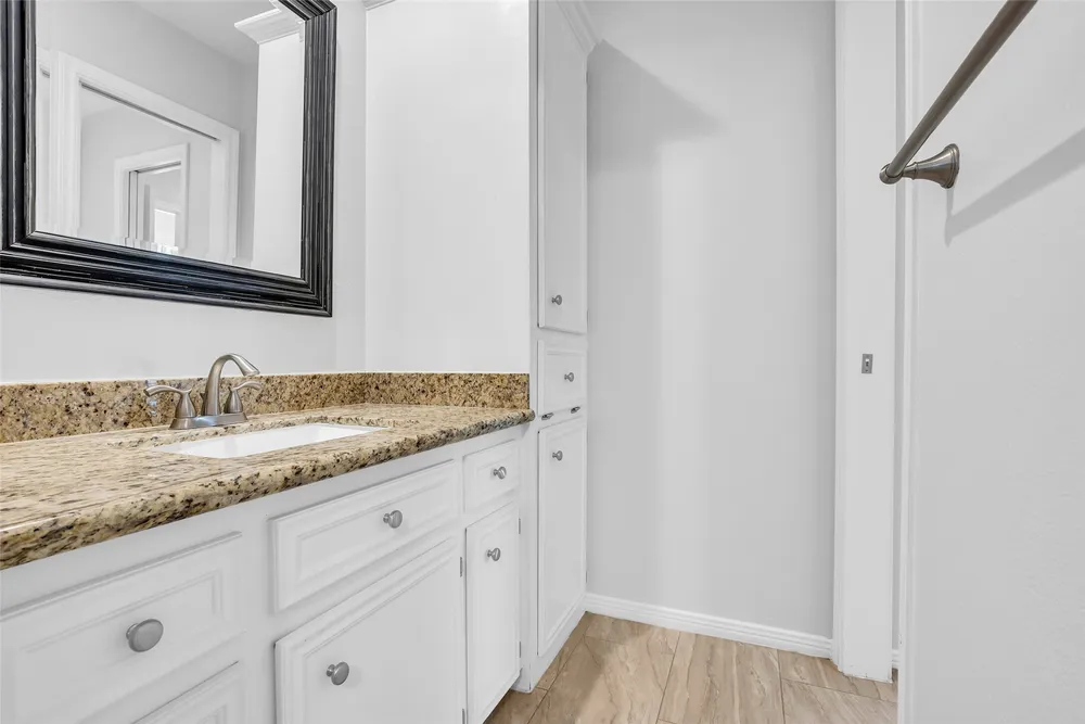 11727 Pecan Creek Dr, Houston, TX 77043