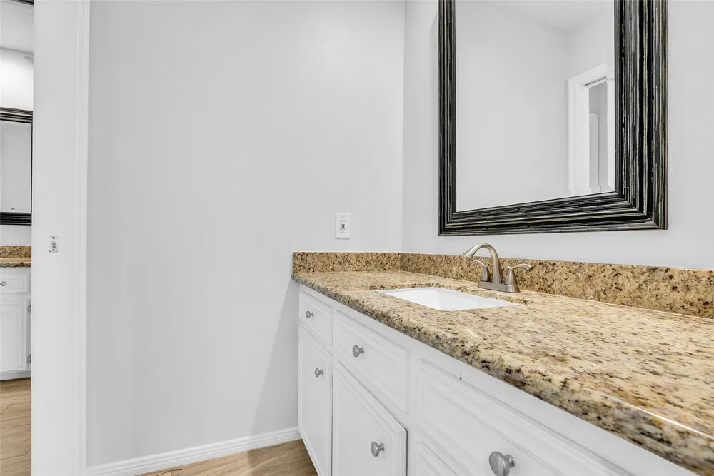 11727 Pecan Creek Dr, Houston, TX 77043