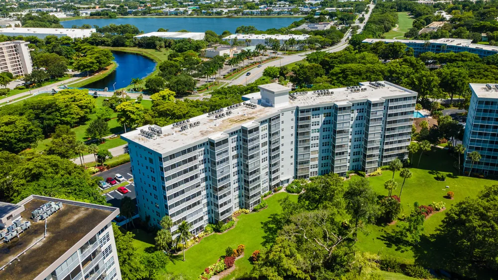 625 Oaks Dr, Pompano Beach, FL 33069